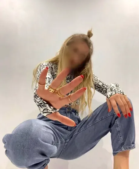 Claudia, 35