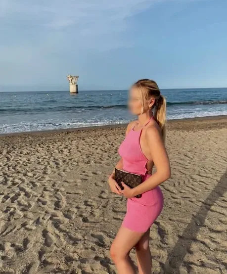 Sarah, 19