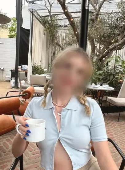 Simone, 27
